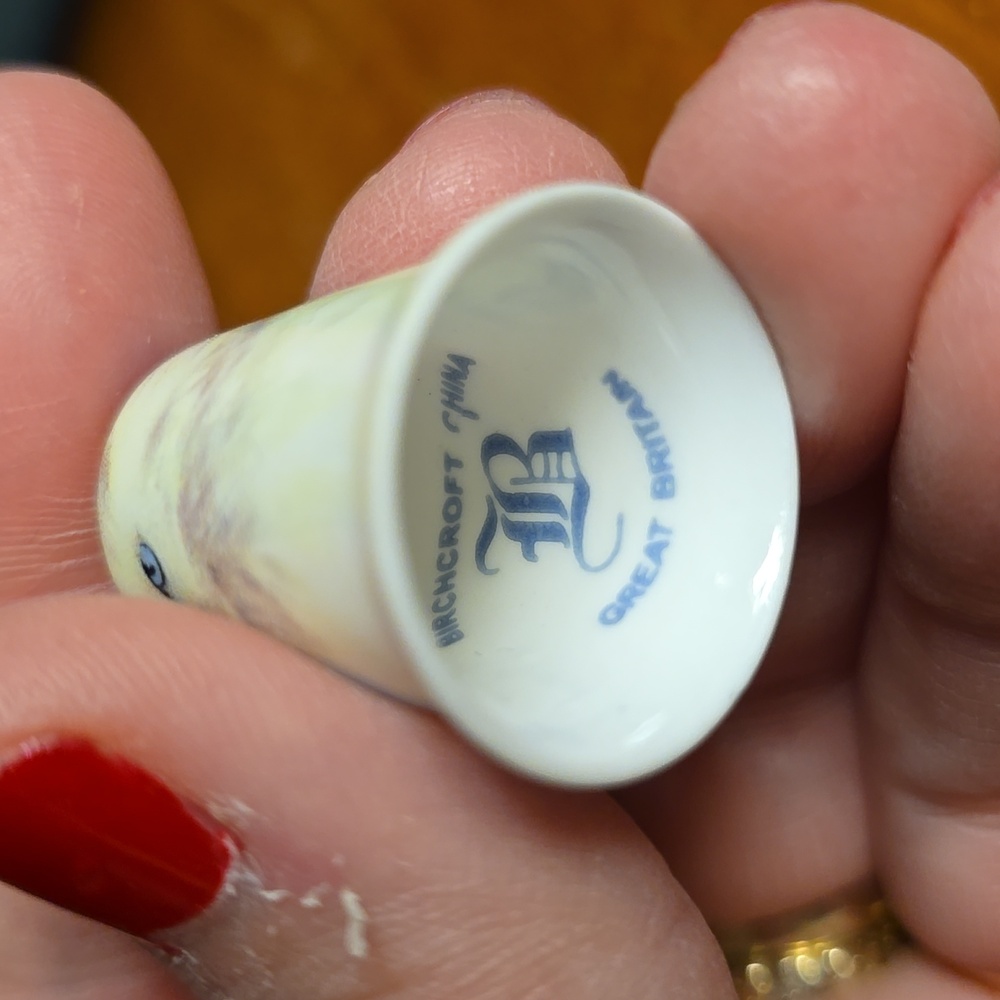 Birchcroft China Great BritainSet of Four Siamese Cat-Themed Thimbles - Picture 10 of 10